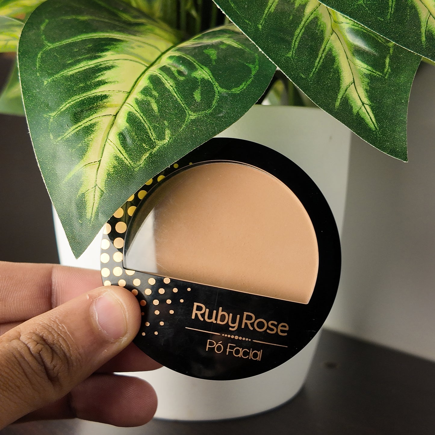 Polvo Compacto Facial Collection de Ruby Rose